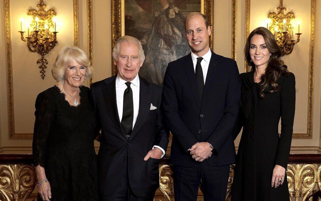 Rodzina królewska publikuje nowe oficjalne zdjęcia. Meghan i Harry się nie załapali