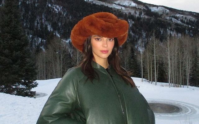 Kendall Jenner pozuje w niebotycznie drogiej kurtce. "Najbrzydsza kurtka świata!" /fot. instagram.com/kendalljenner