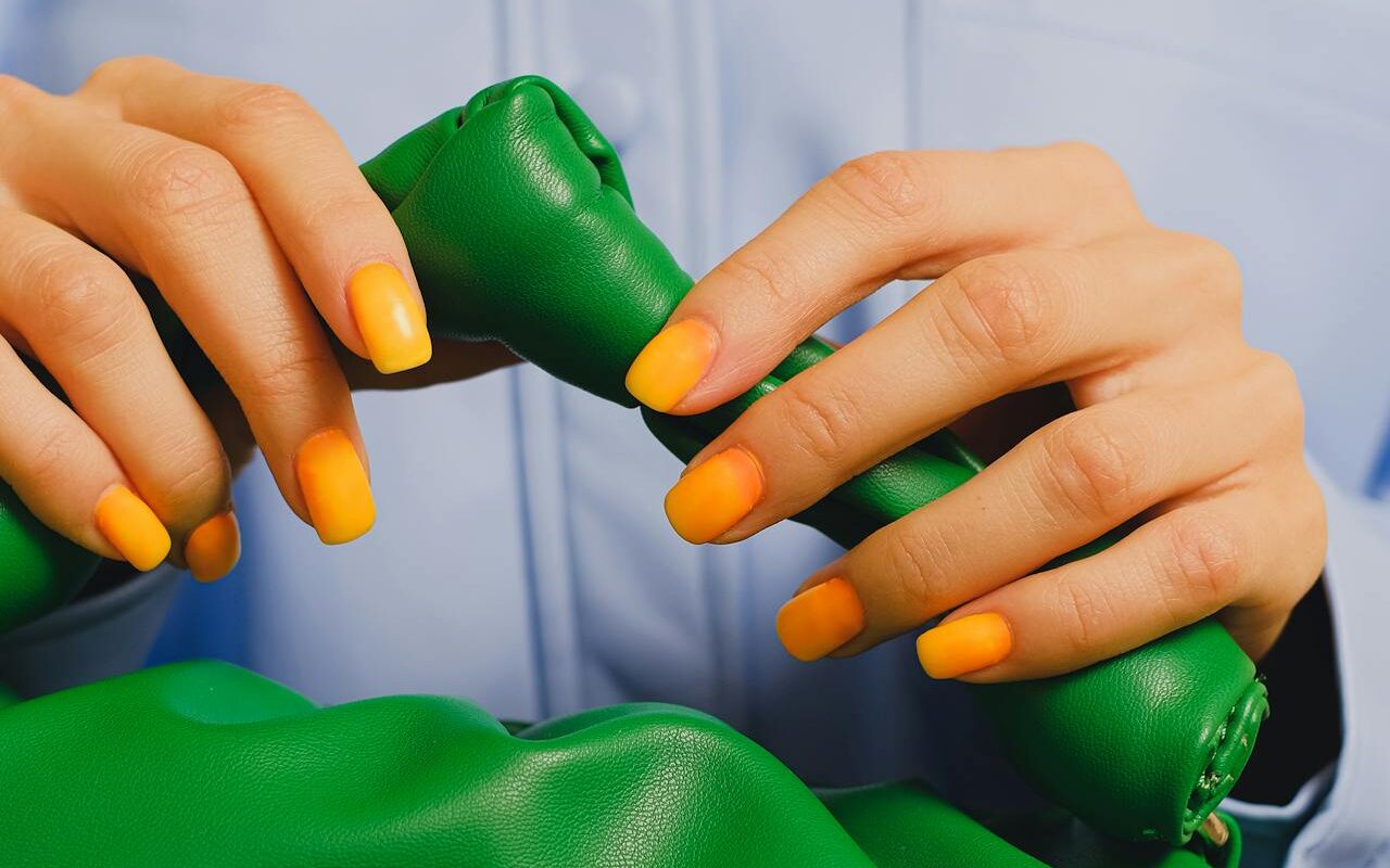 Najmodniejszy manicure na wiosnę 2024. Trendy i inspiracje /fot. pexels